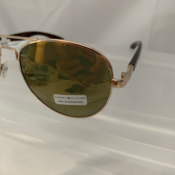 NWT Tommy Hilfiger Gold Rimmed Aviator Sunglasses - Picture 2 of 4